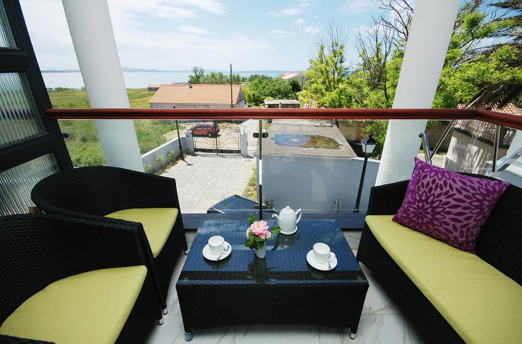 Apartments Victoria Privlaka Habitación foto